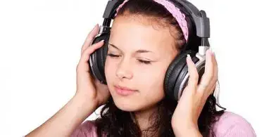 100 Easy English Listening Lessons for Beginners