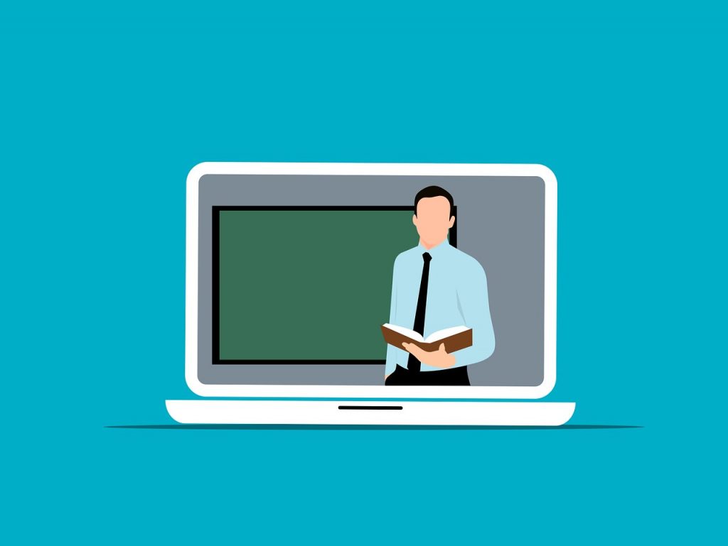 In-Person VS Online Courses: Which Is More Effective